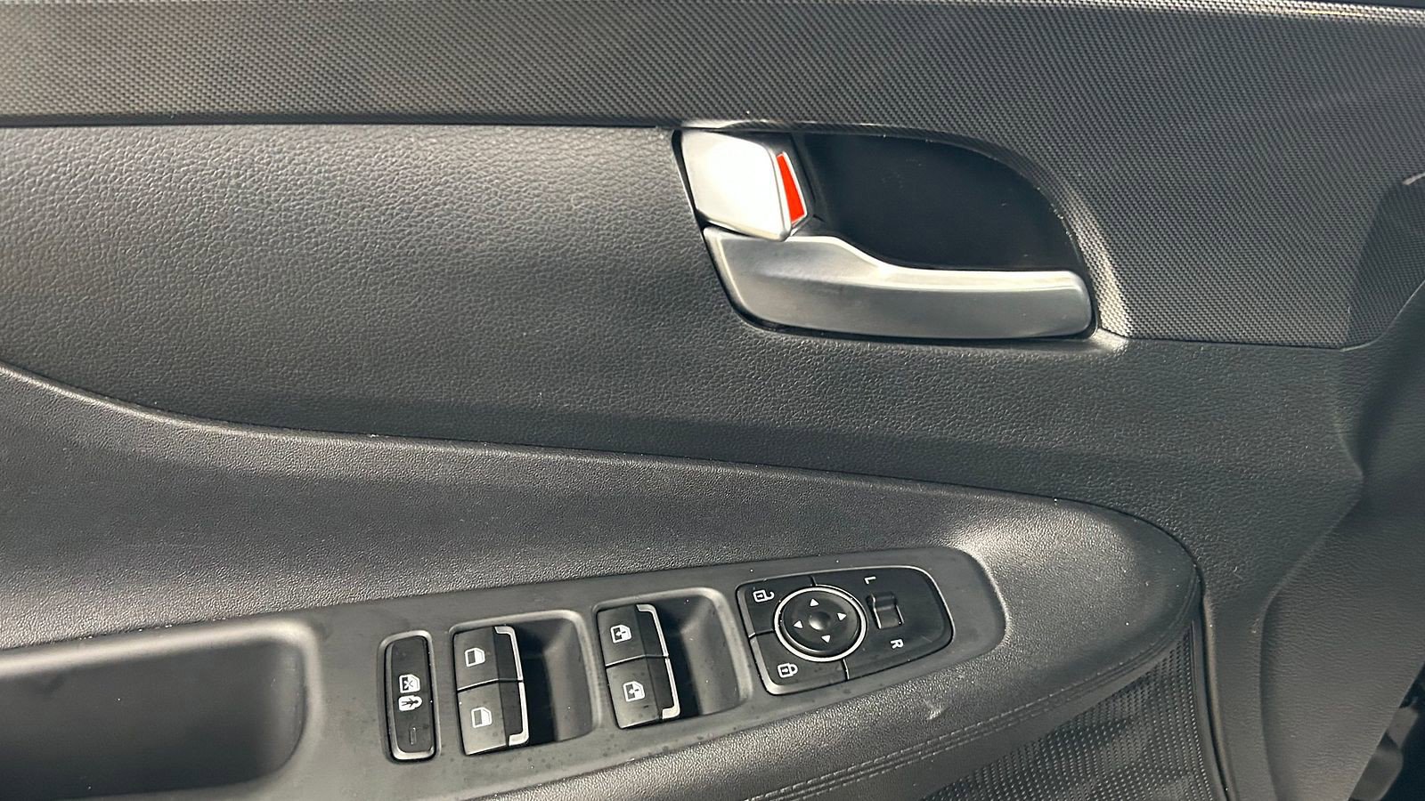 Used 2023 Hyundai Santa Fe SEL image 9