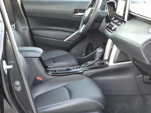 Used 2025 Toyota Corolla Cross XLE image 21