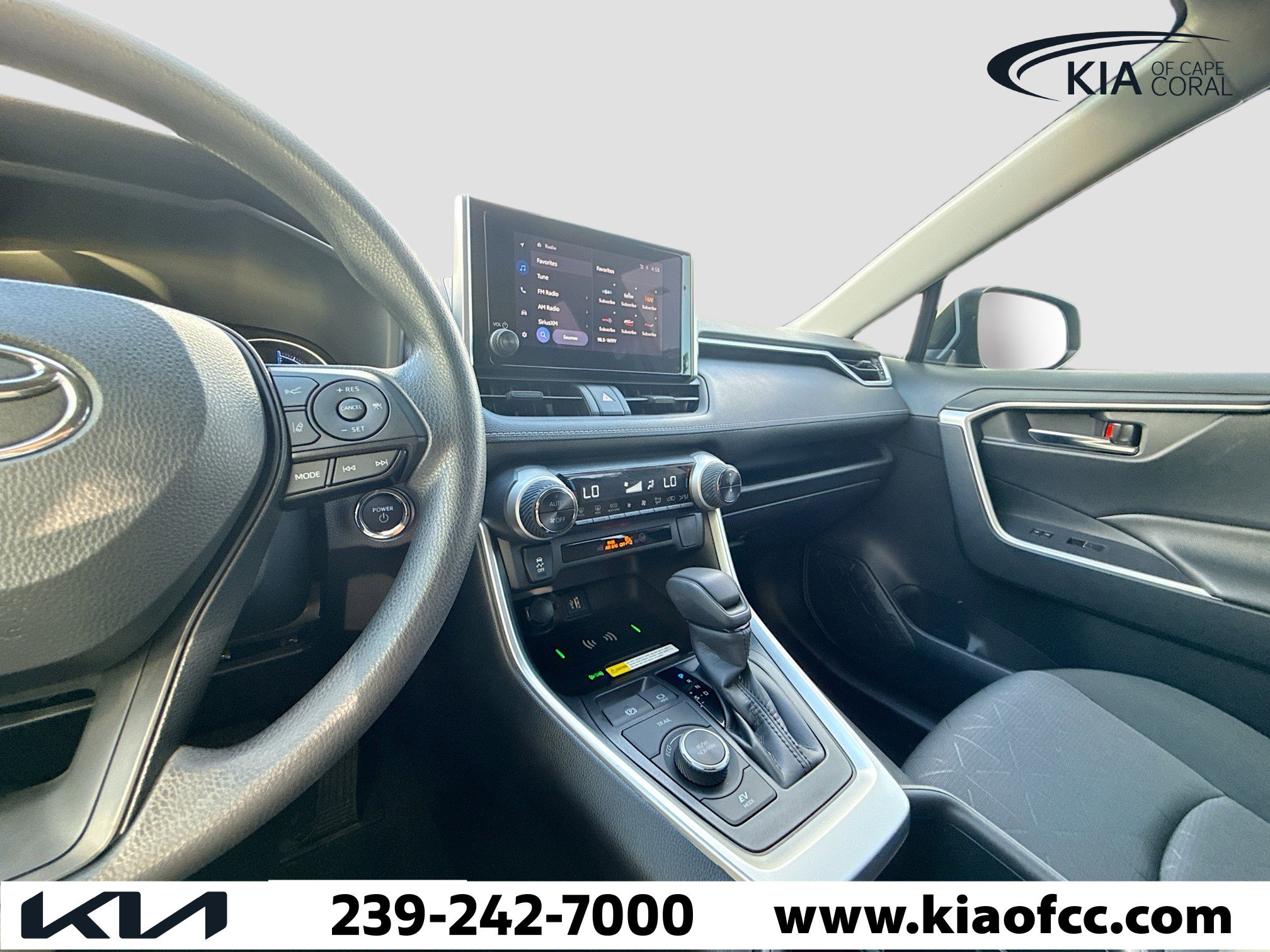 Used 2025 Toyota RAV4 XLE w/ Convenience Package image 27