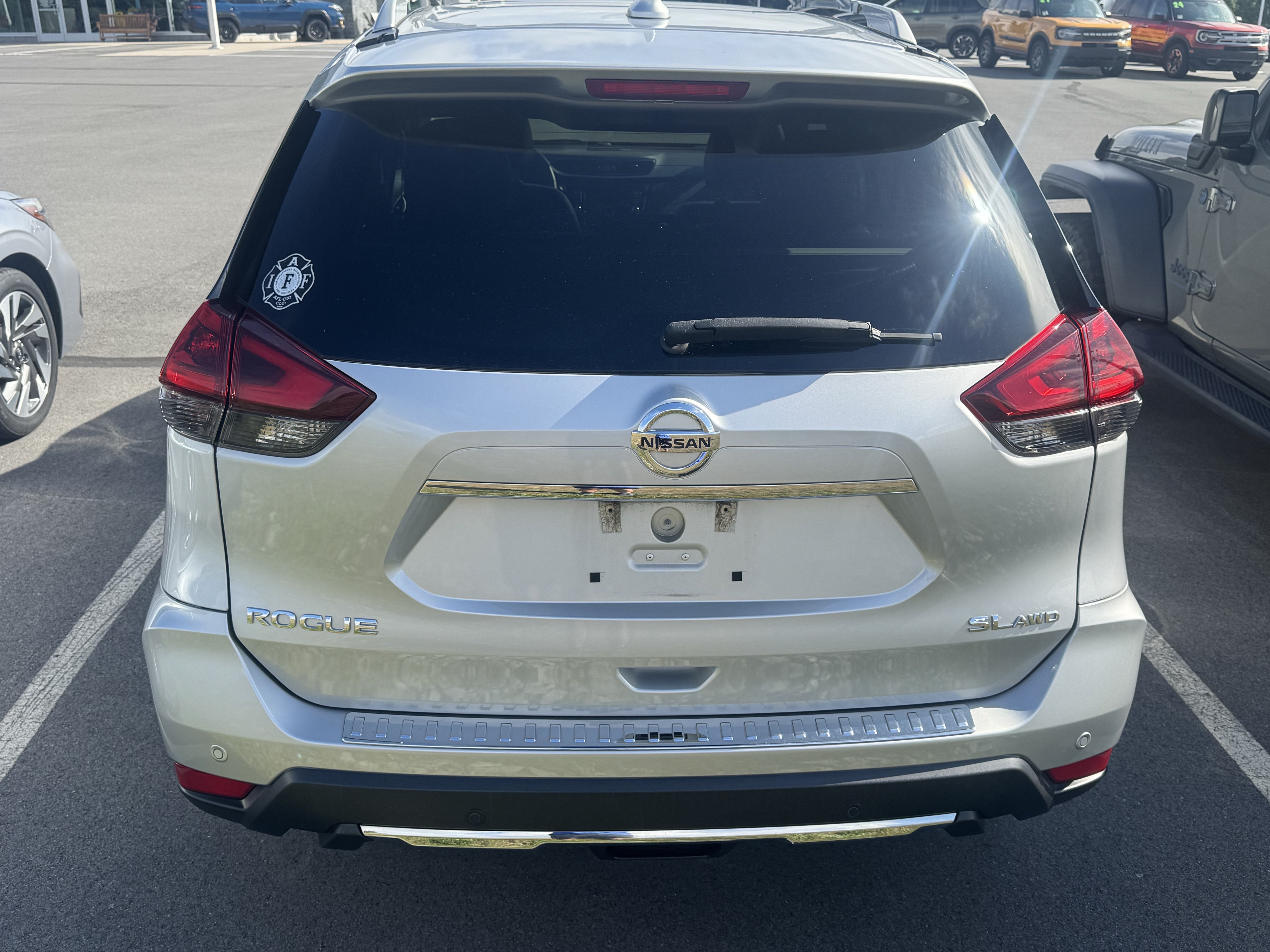 Used 2019 Nissan Rogue SL w/ Premium Package AWD/4WD image 6