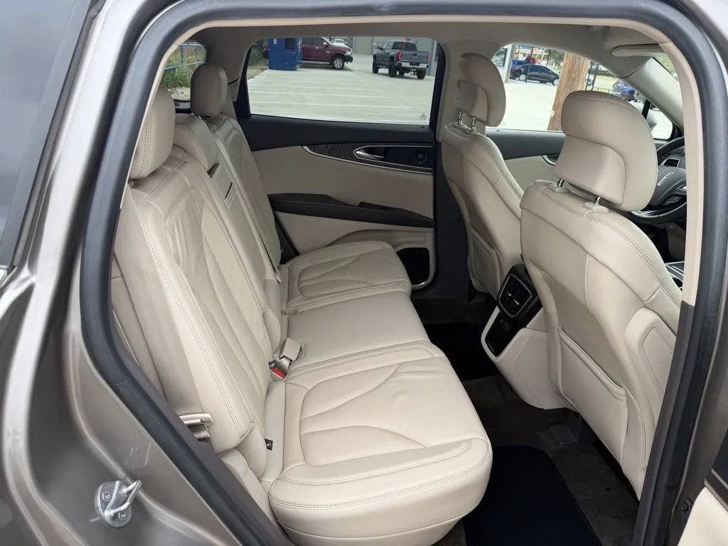 Used 2016 Lincoln MKX Select w/ Select Plus Package FWD image 30