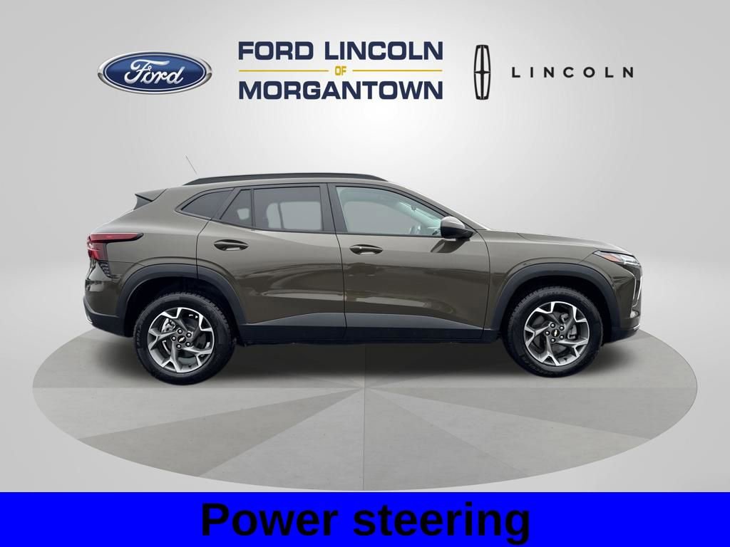 Used 2024 Chevrolet Trax LT w/ Sunroof Package FWD image 5