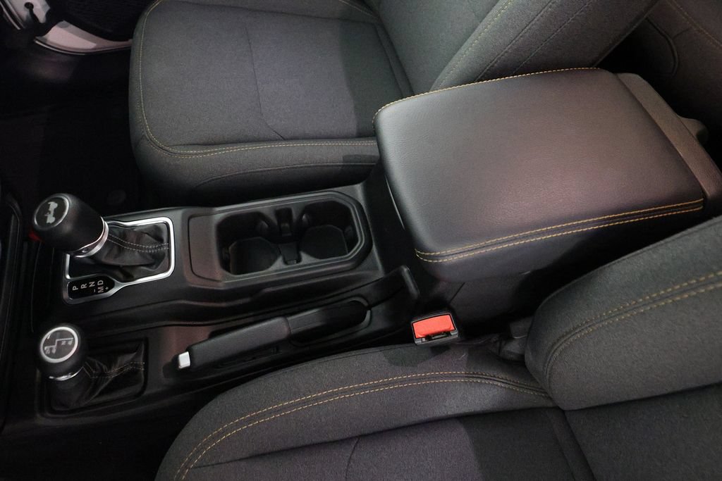 Used 2026 Jeep Wrangler Unlimited Sahara AWD/4WD image 33