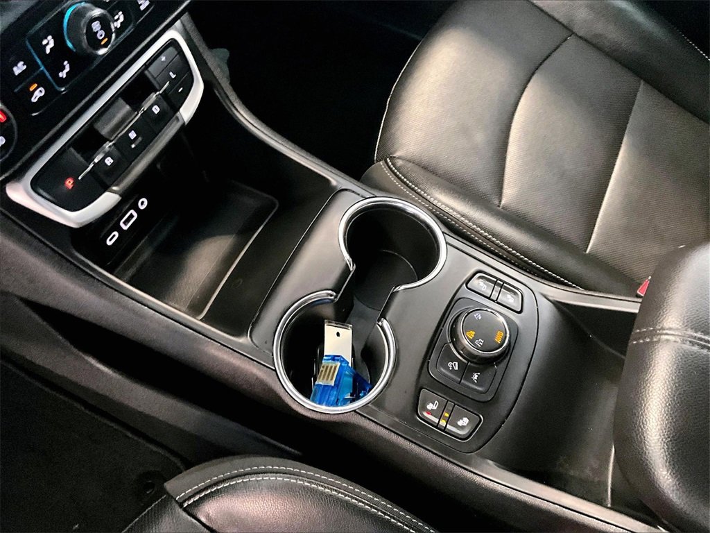 Used 2023 GMC Terrain SLT image 20