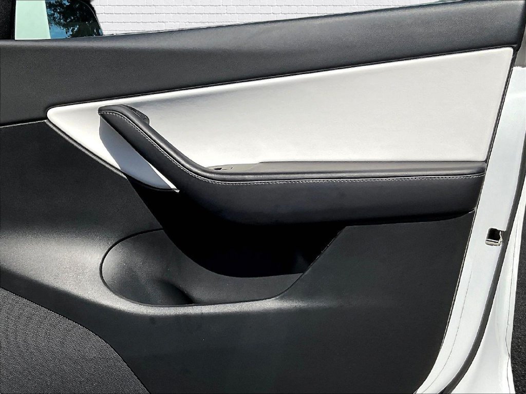 Used 2022 Tesla Model Y Performance AWD/4WD image 19