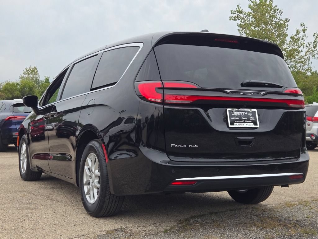 New 2027 Chrysler Pacifica Select FWD image 22