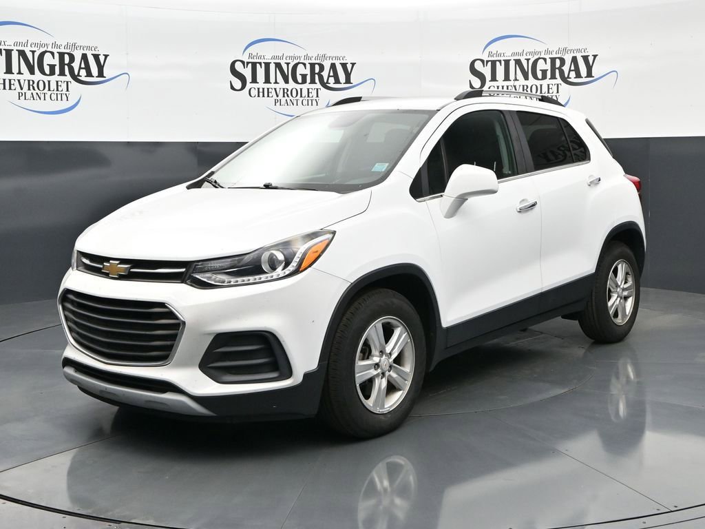 Used 2020 Chevrolet Trax LT w/ LT Convenience Package FWD image 3