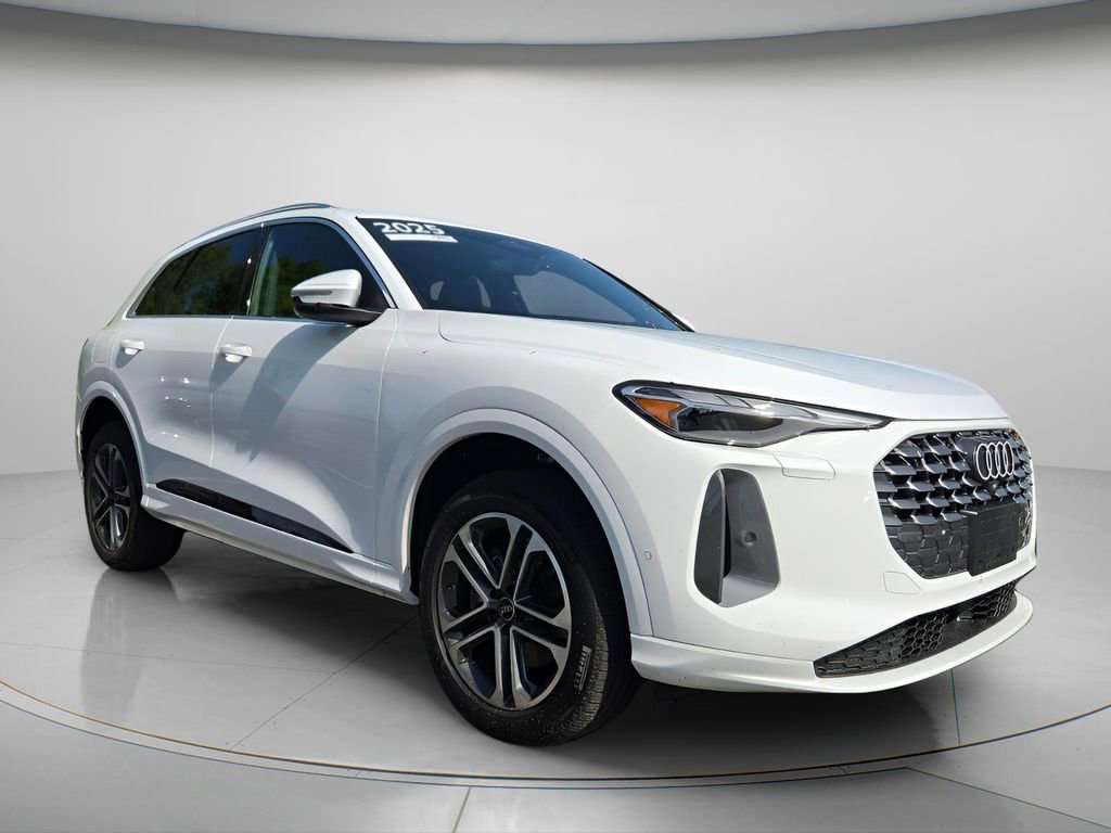 Certified 2025 Audi Q5 Premium w/ Convenience Package image 4