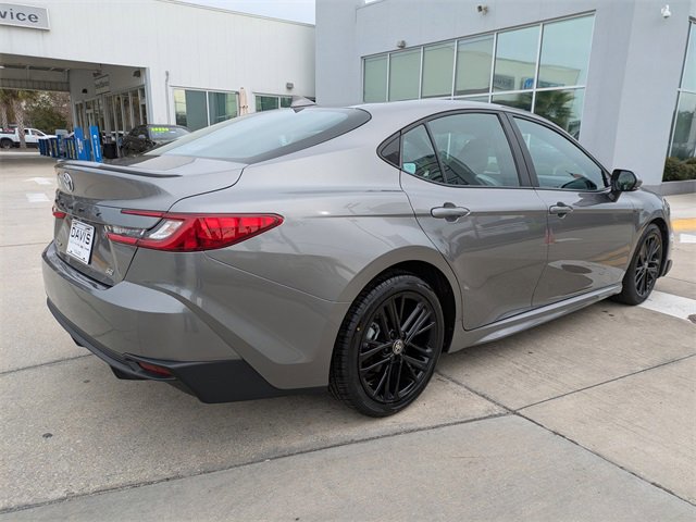 Used 2025 Toyota Camry SE image 4