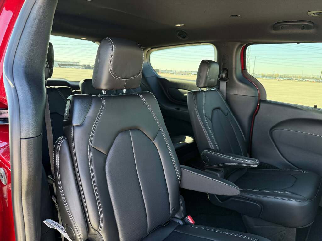 New 2026 Chrysler Pacifica Select w/ S Appearance Package image 28