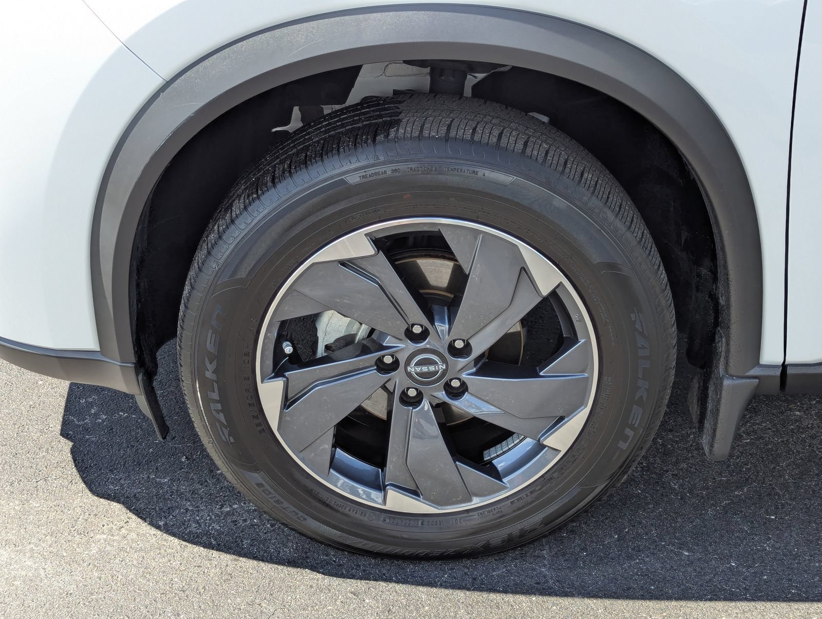 Used 2025 Nissan Rogue SV FWD image 39