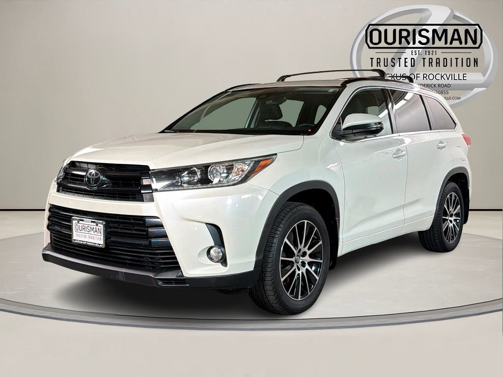 Used 2018 Toyota Highlander SE image 2