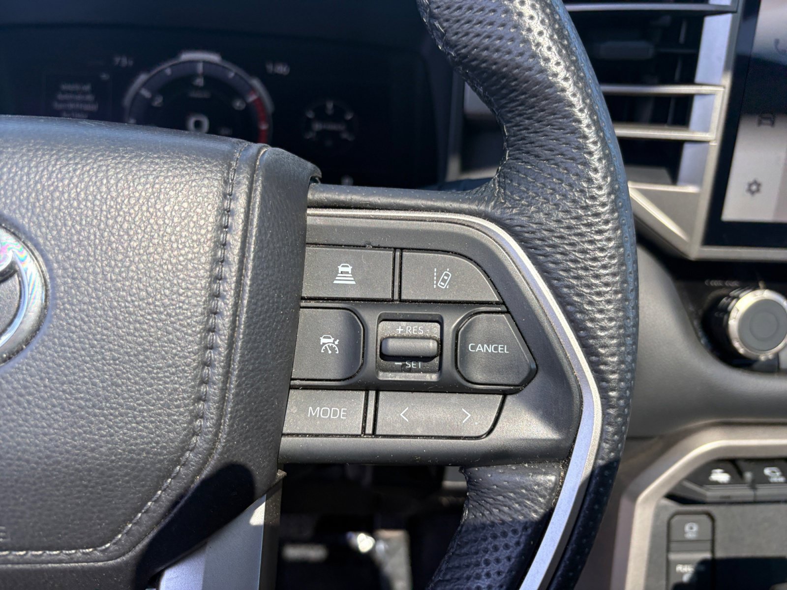 Used 2025 Toyota Tundra Limited AWD/4WD image 25