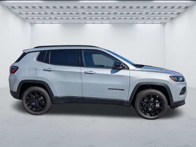 New 2026 Jeep Compass Latitude image 3