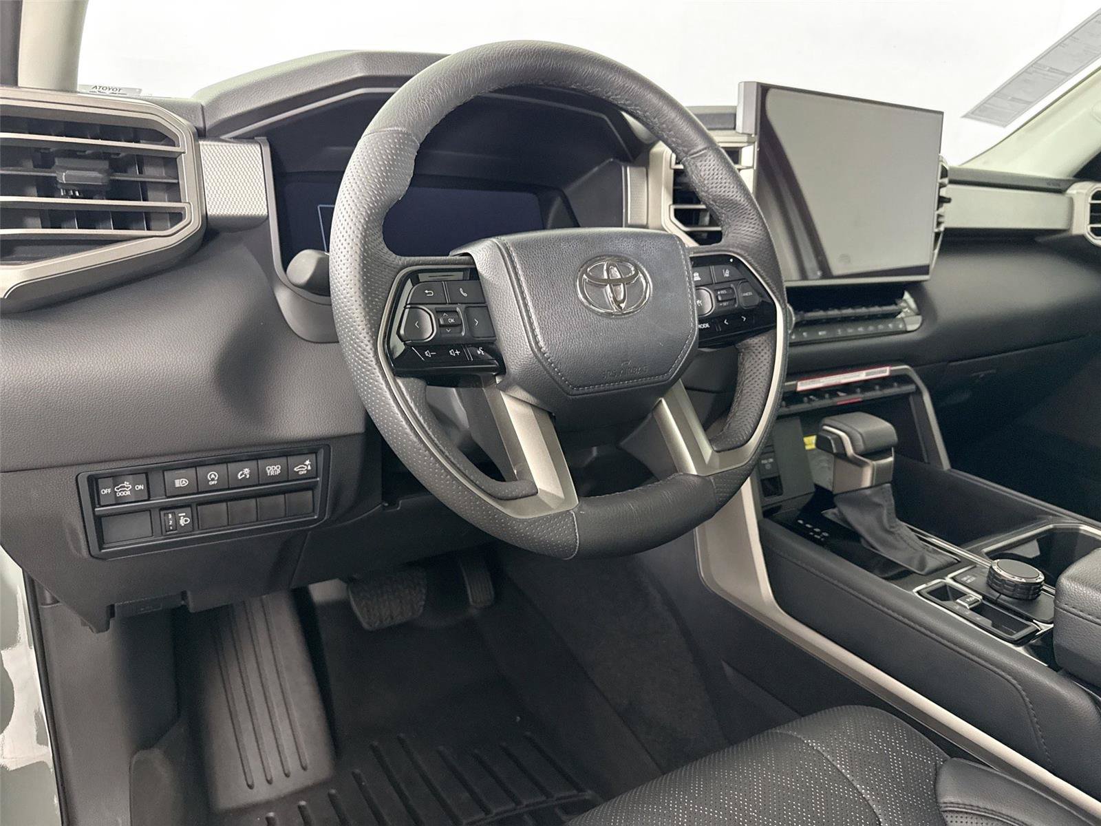 Used 2024 Toyota Tundra Limited AWD/4WD image 4