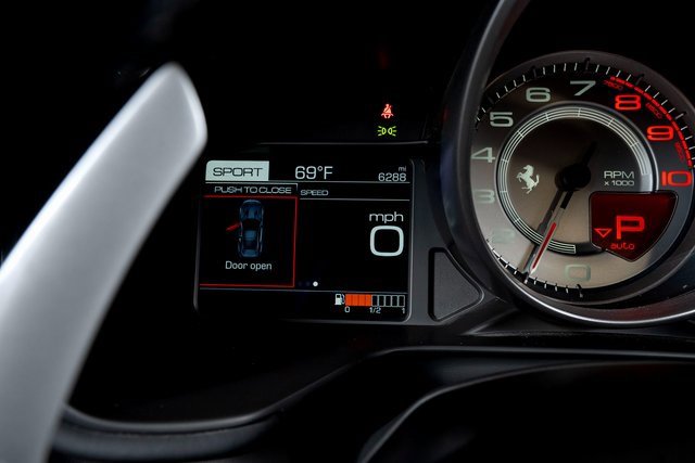 Used 2019 Ferrari Portofino image 34