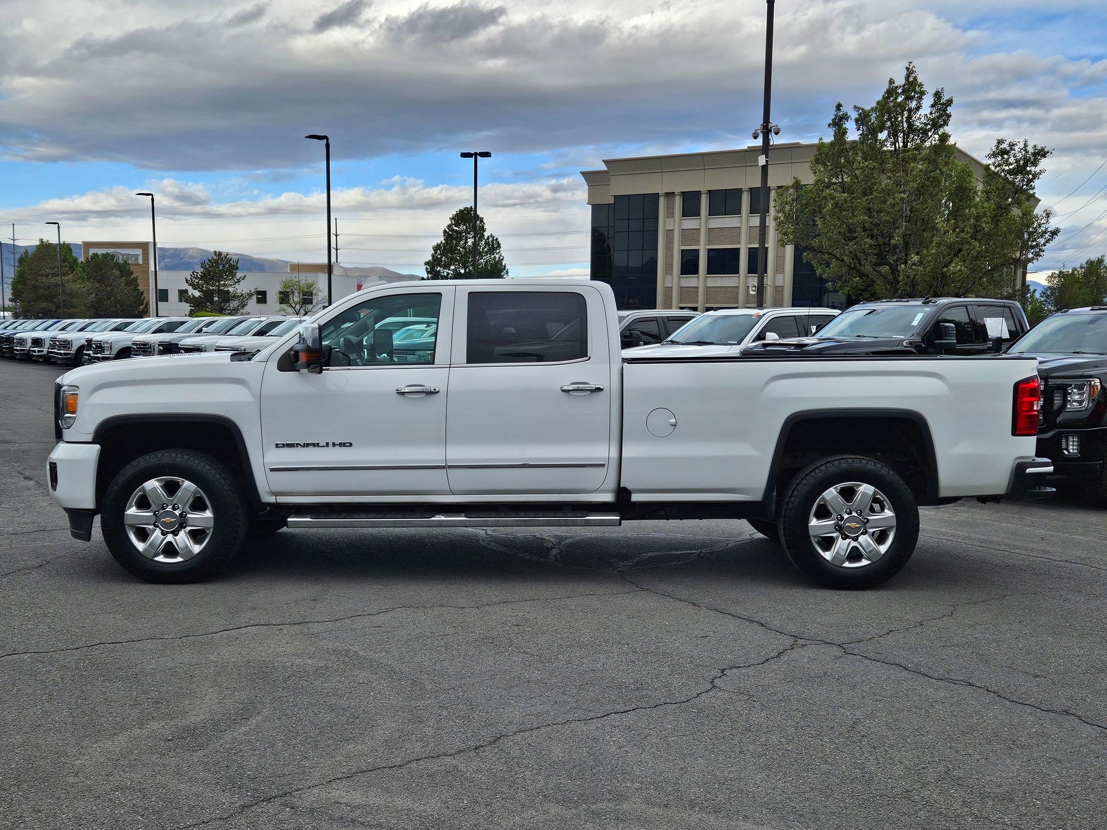Used 2016 GMC Sierra 3500 Denali w/ Duramax Plus Package AWD/4WD image 9