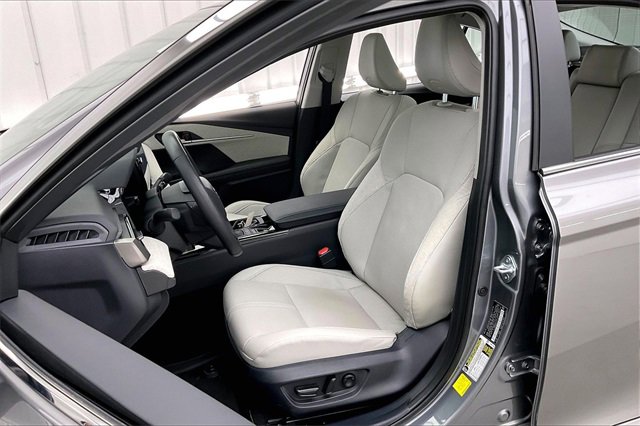 Used 2025 Toyota Camry XLE image 8