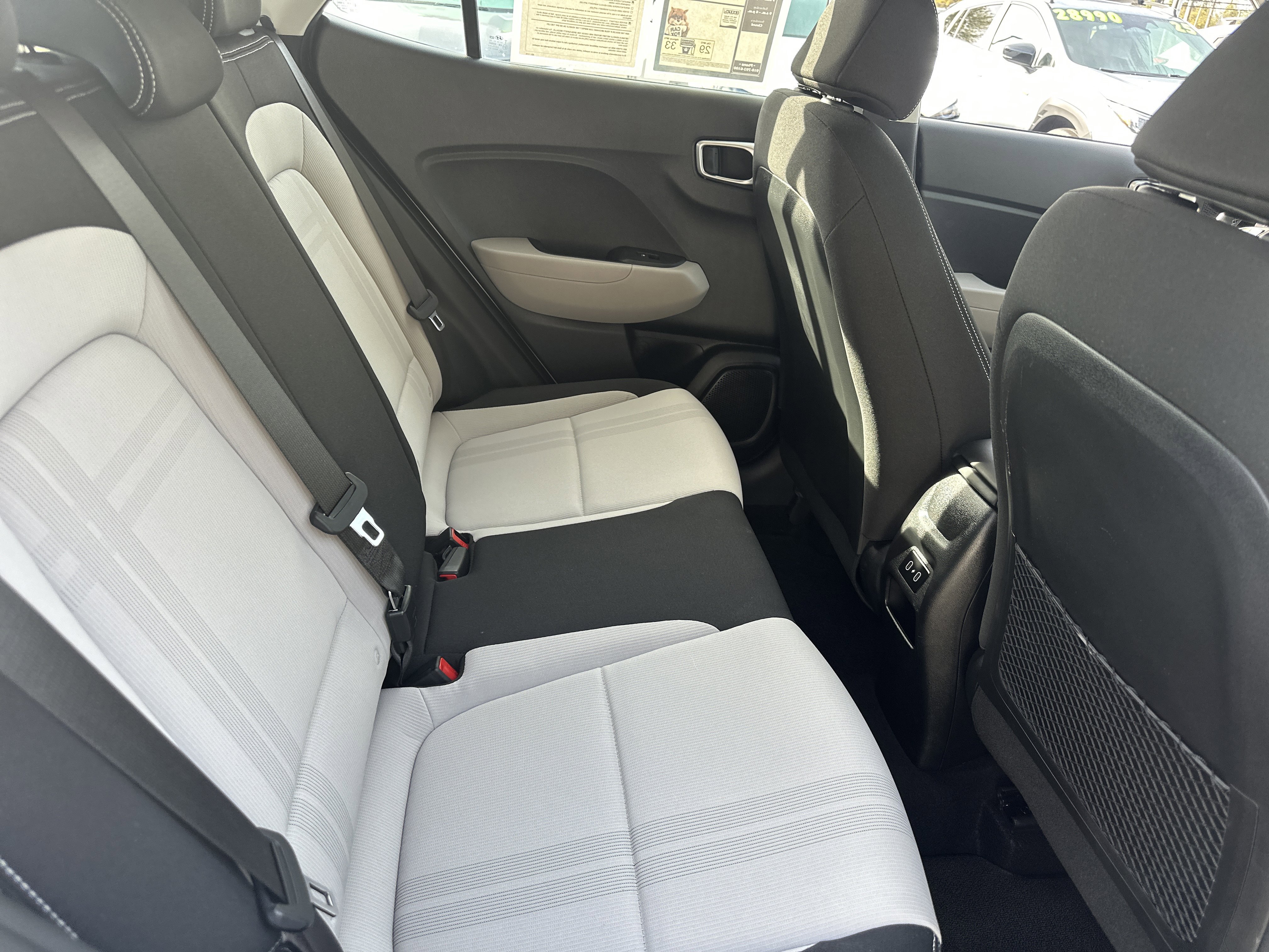 Used 2024 Hyundai Venue SEL image 14