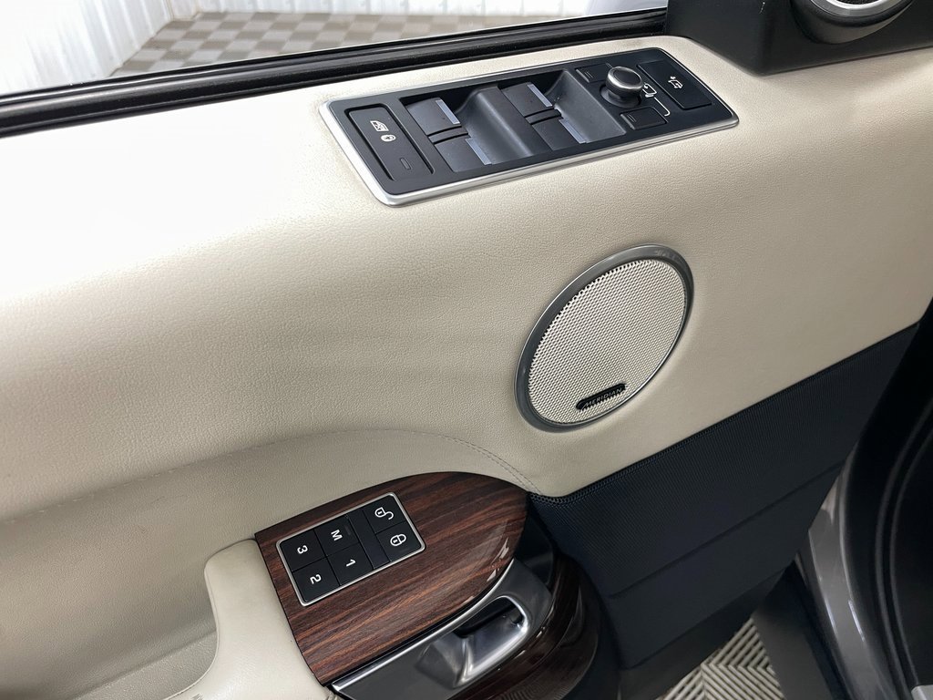 Used 2016 Land Rover Range Rover HSE image 29