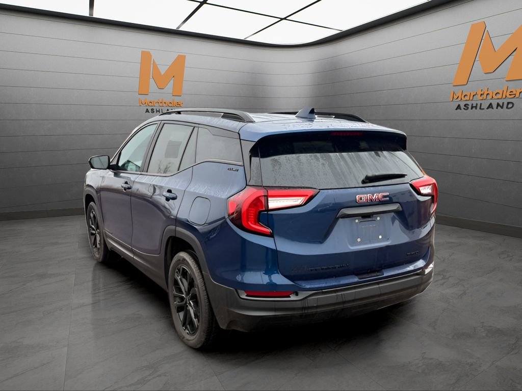 Used 2022 GMC Terrain SLE w/ Driver Convenience Package image 3