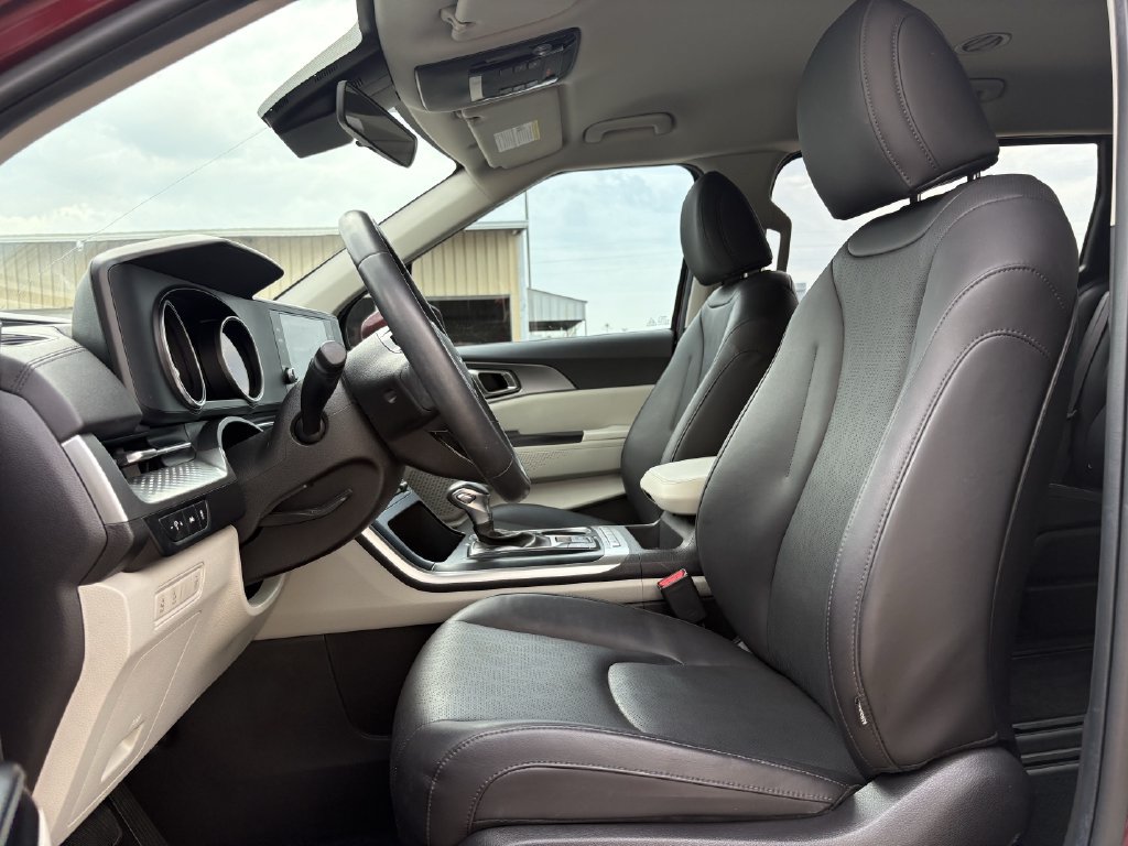 Used 2024 Kia Carnival LX FWD image 12
