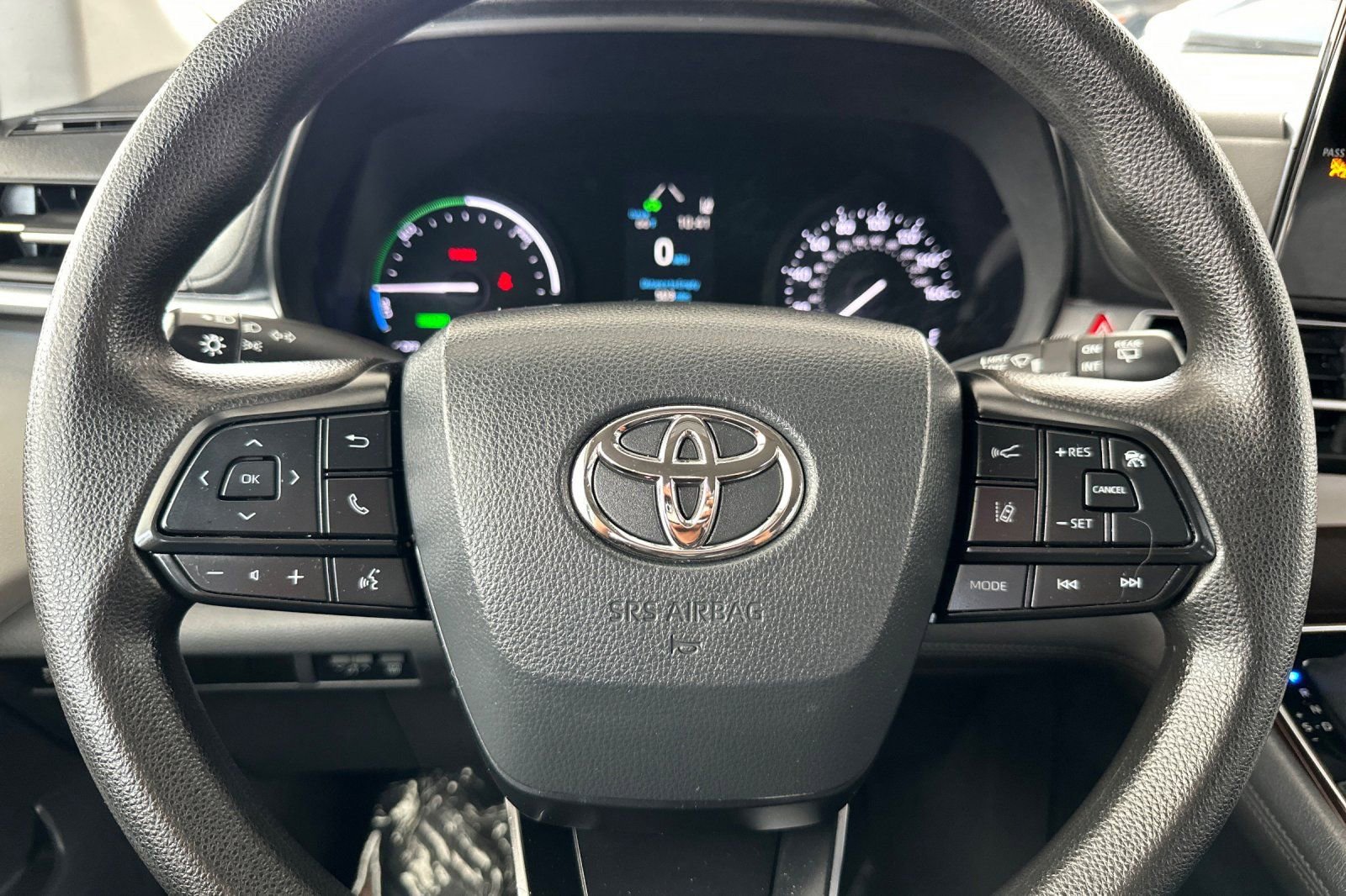 Certified 2023 Toyota Sienna LE FWD image 25