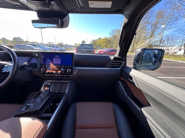 Used 2025 Lexus GX 550 w/ Cold Area Package AWD/4WD image 31