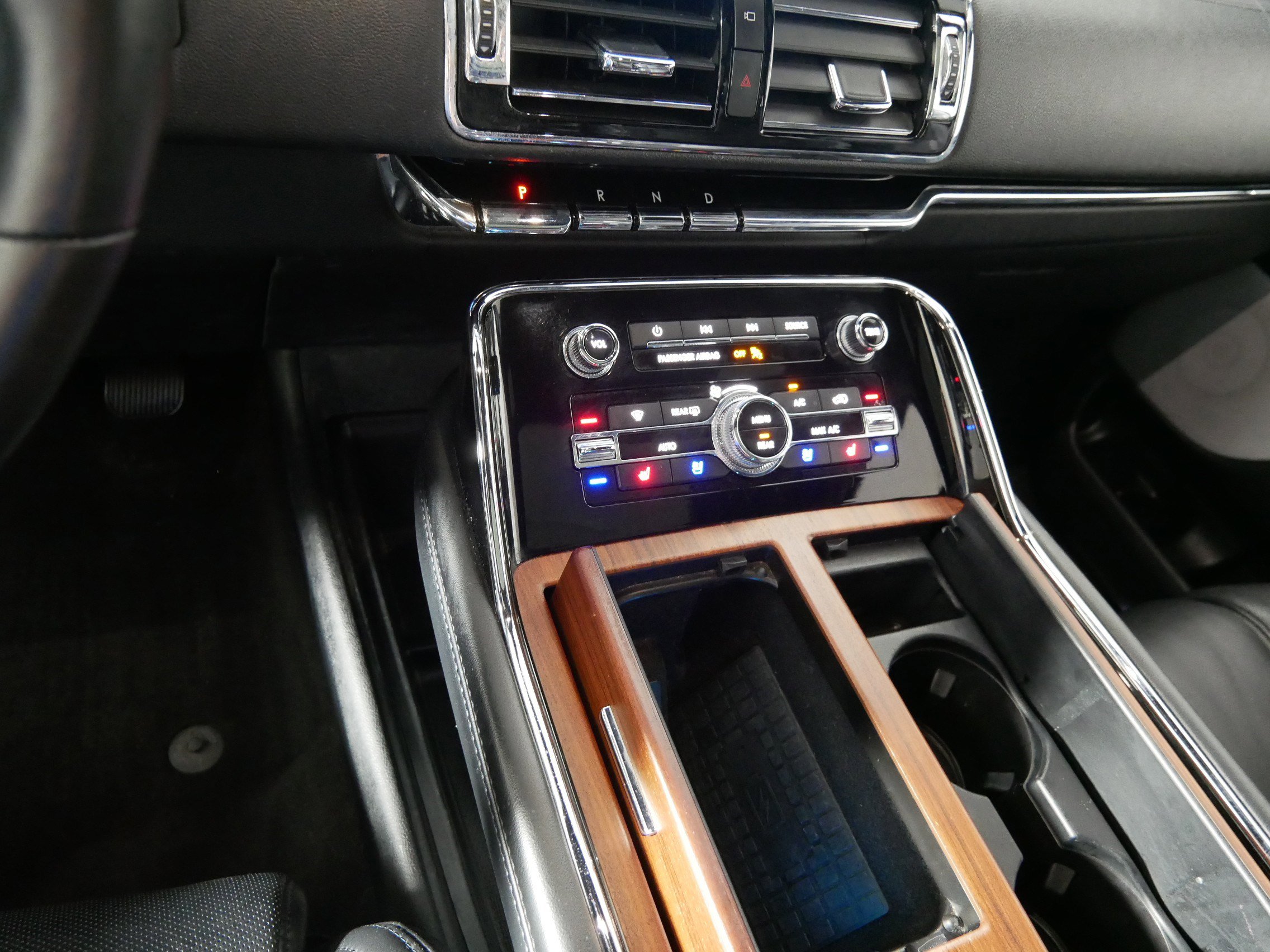 Used 2020 Lincoln Navigator Reserve w/ Equipment Group 208A Reserve image 24