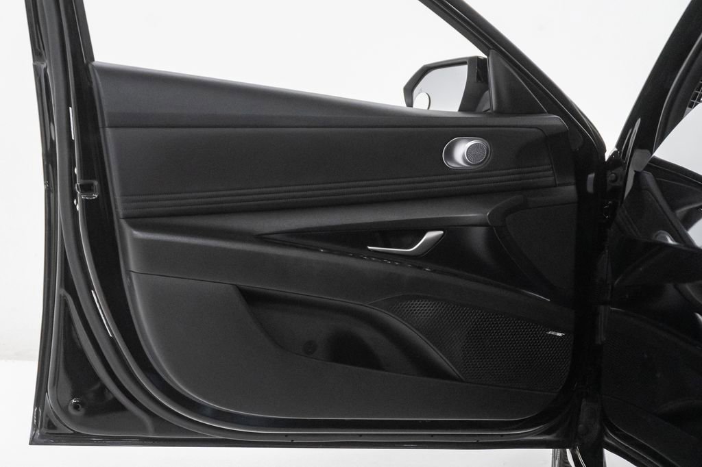 Used 2023 Hyundai Elantra Limited FWD image 10