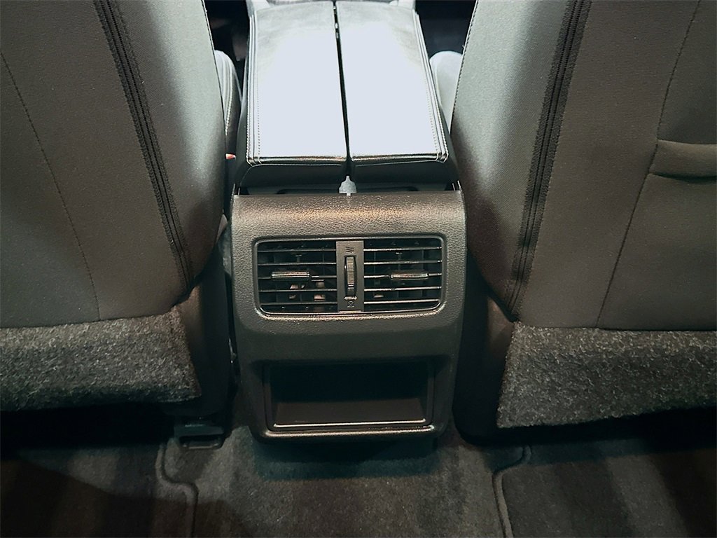 Used 2023 Nissan Rogue S image 24