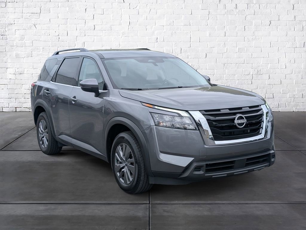 Used 2024 Nissan Pathfinder SV image 1