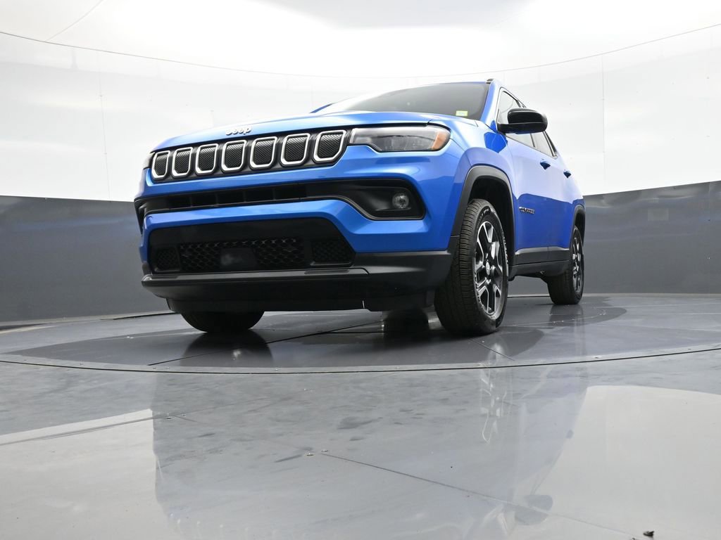 Used 2022 Jeep Compass Latitude w/ Sun and Sound Group AWD/4WD image 25