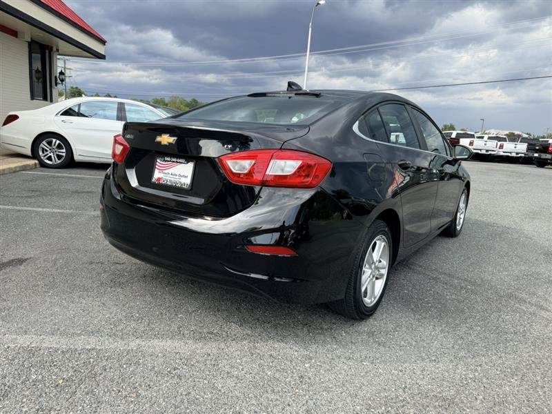 Used 2017 Chevrolet Cruze LT w/ Convenience Package FWD image 5