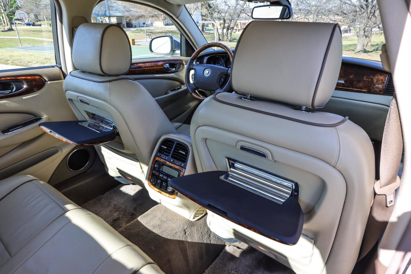 Used 2008 Jaguar XJ8 L image 37