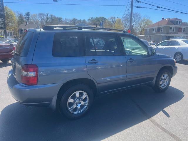 Used 2005 Toyota Highlander 4WD V6 w/ 3rd Row image 4