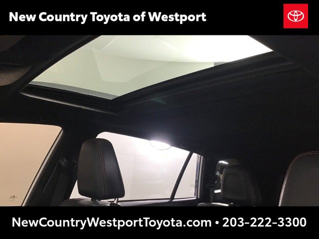 Used 2018 Toyota RAV4 SE image 13