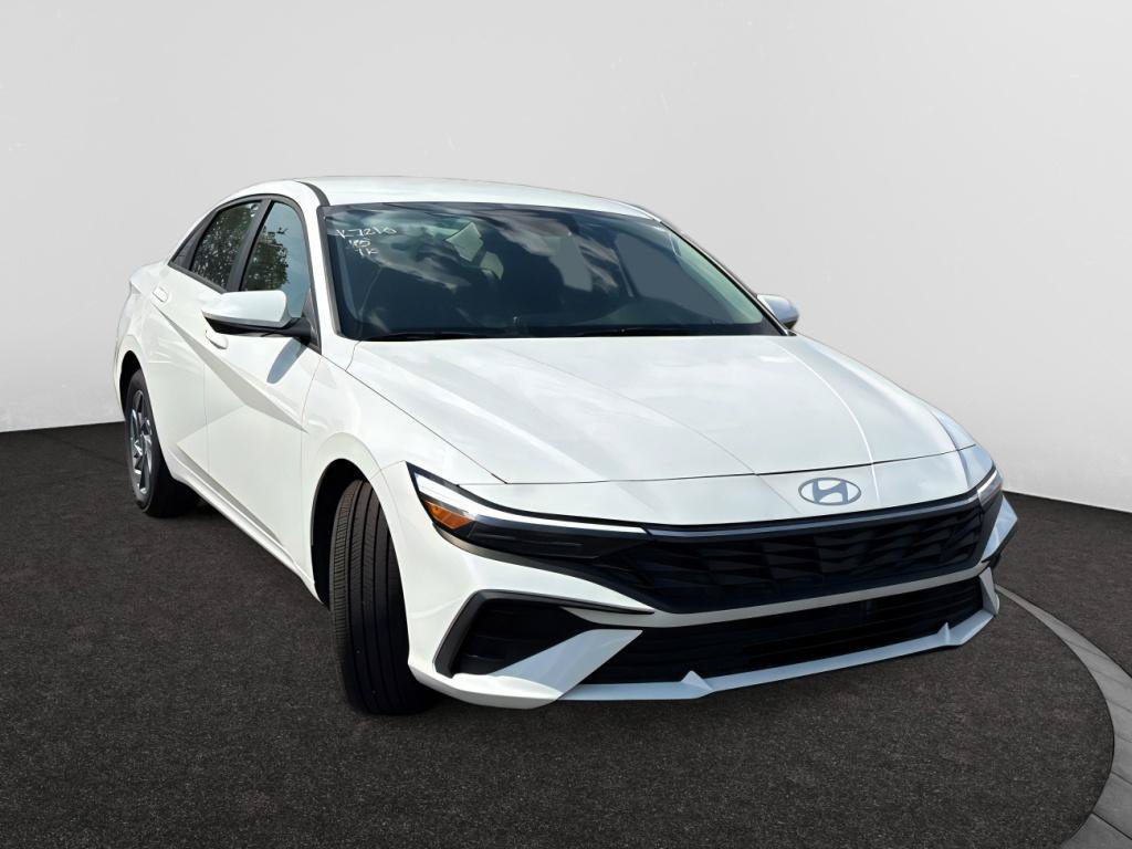 Used 2025 Hyundai Elantra Hybrid FWD image 3