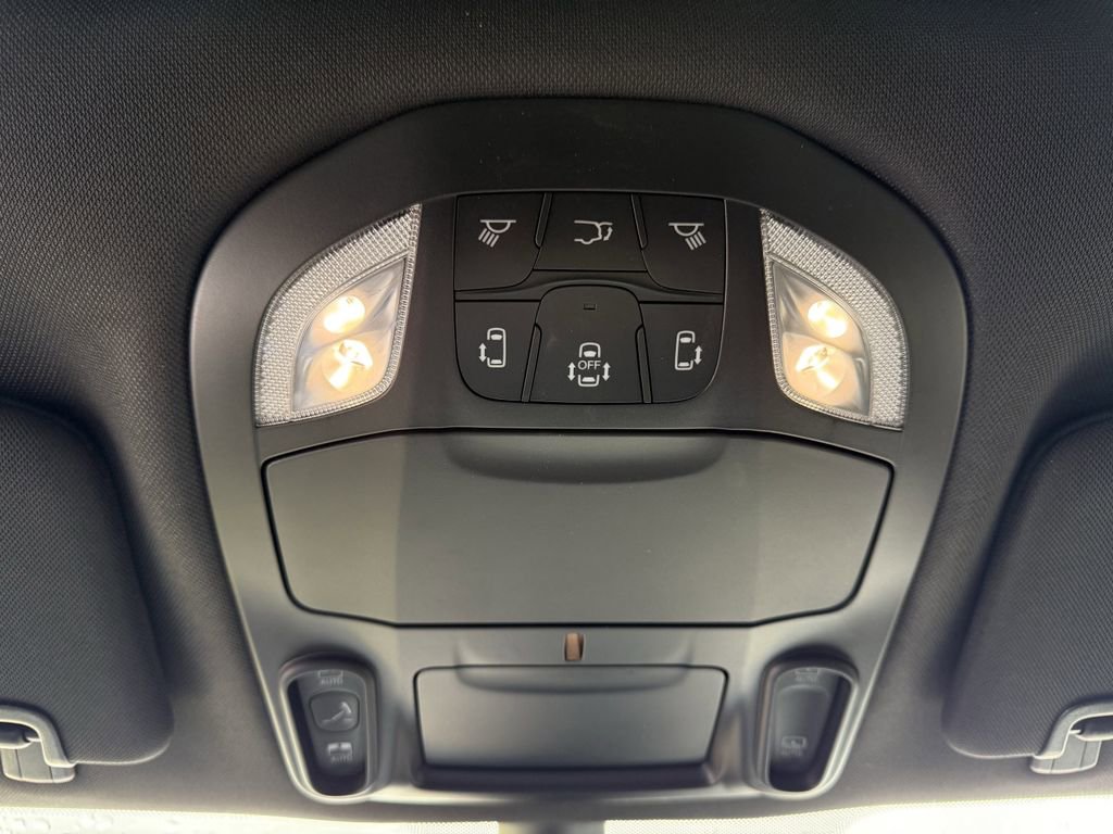 New 2026 Chrysler Pacifica Limited image 34