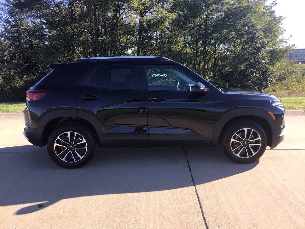 New 2026 Chevrolet TrailBlazer LT w/ Convenience Package image 2