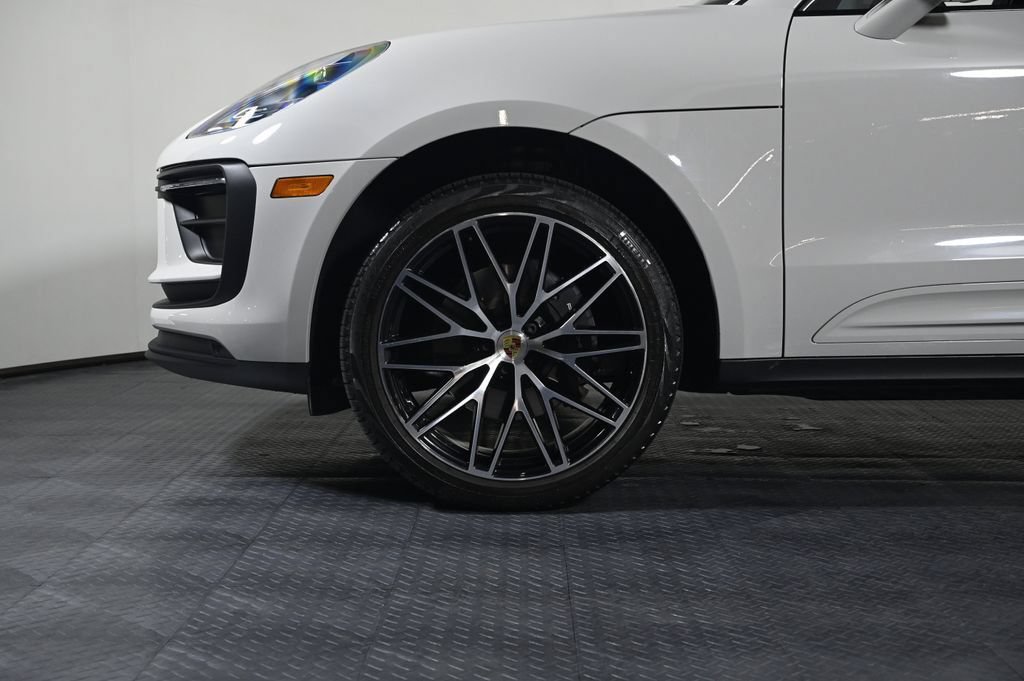 Certified 2023 Porsche Macan AWD/4WD image 30
