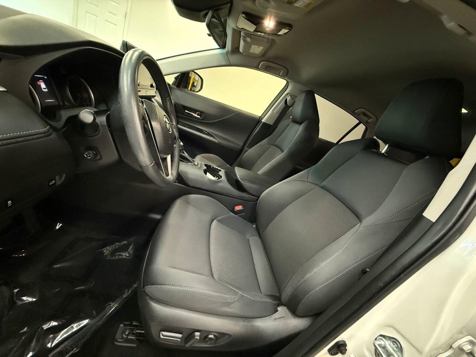 Used 2021 Toyota Venza LE image 18