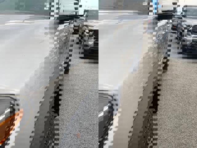 Used 2017 Toyota Tacoma SR5 image 5