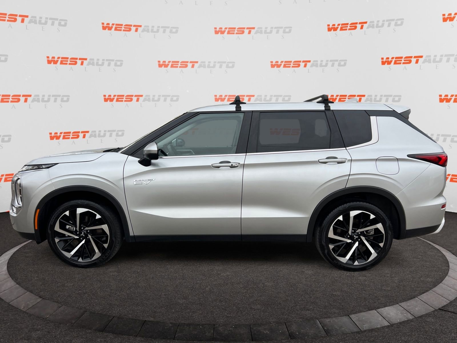 Used 2023 Mitsubishi Outlander SE AWD/4WD image 2
