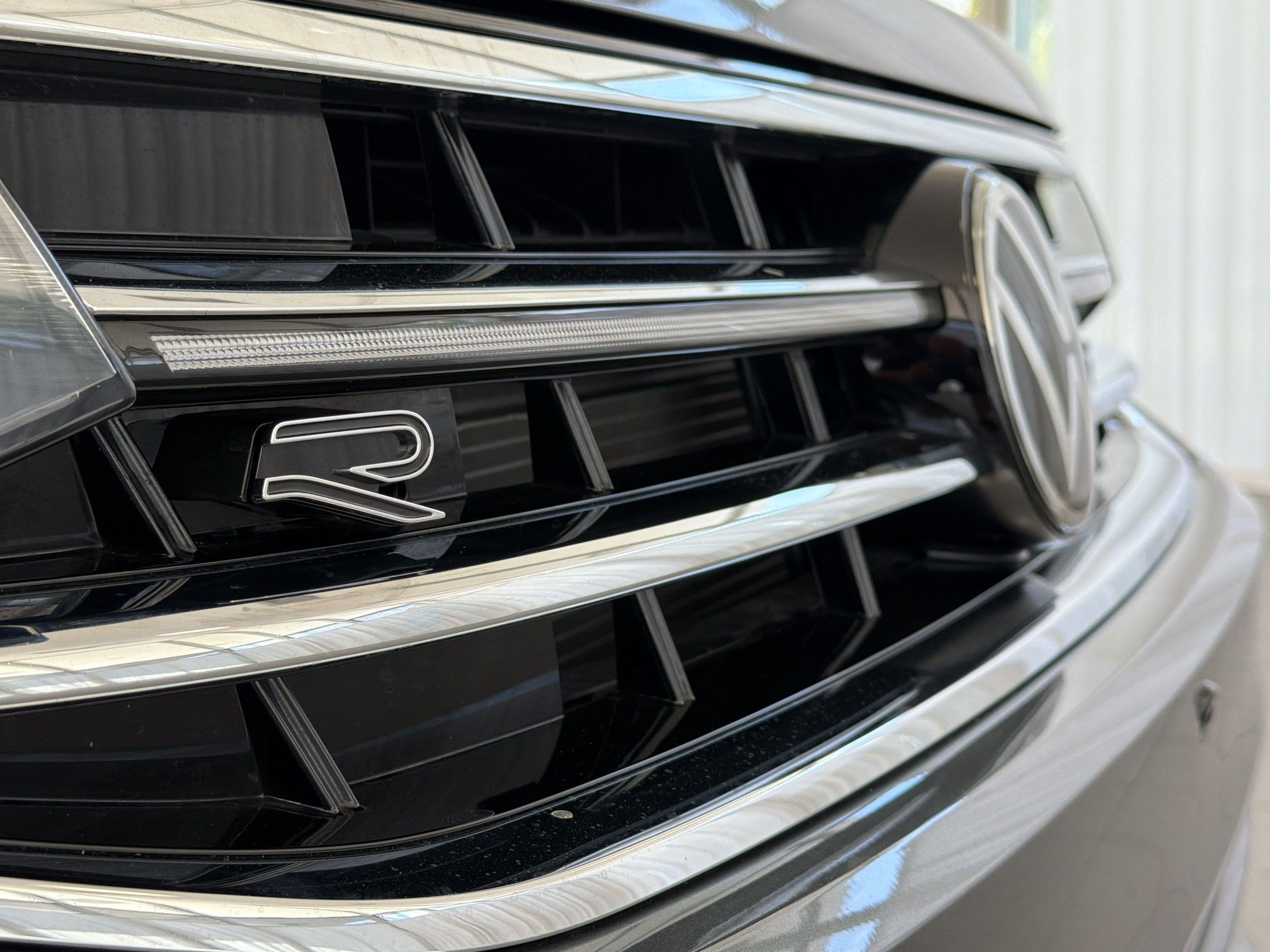 Used 2024 Volkswagen Tiguan SEL R-Line AWD/4WD image 38