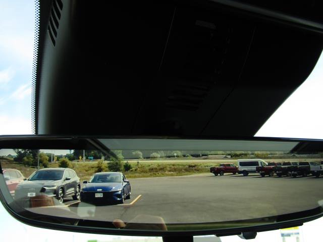 Used 2024 Chevrolet Traverse RS FWD image 25