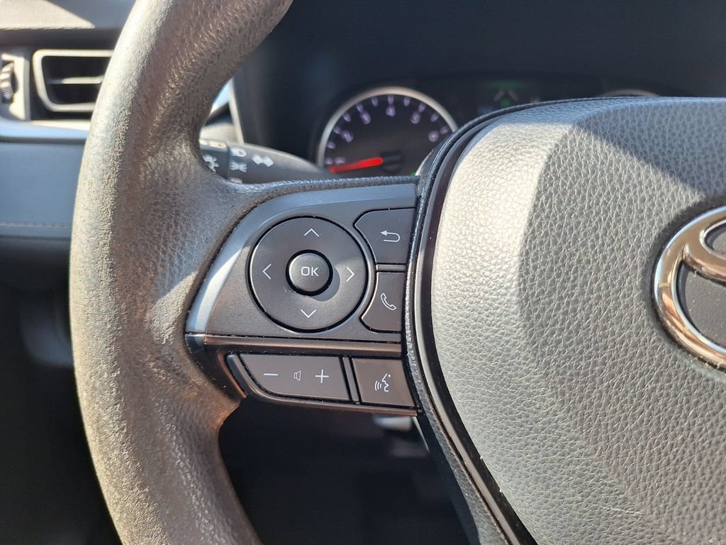 Used 2021 Toyota RAV4 LE FWD image 16
