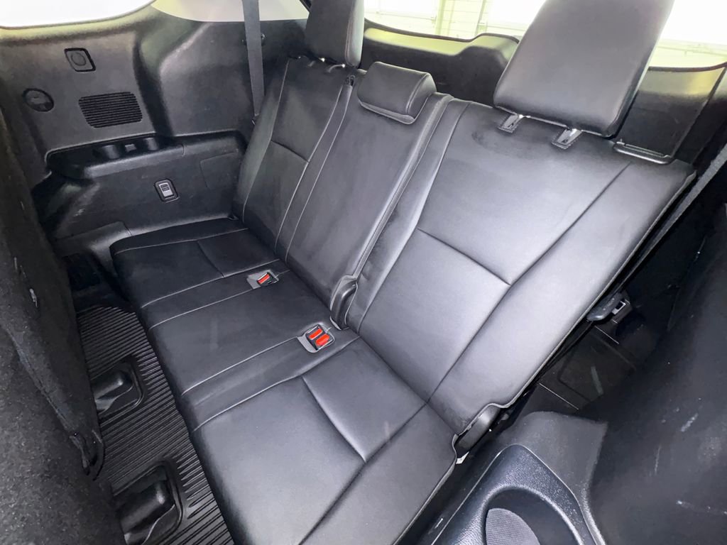 Used 2022 Toyota Highlander LE image 27