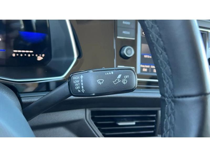 Used 2023 Volkswagen Jetta SE image 31