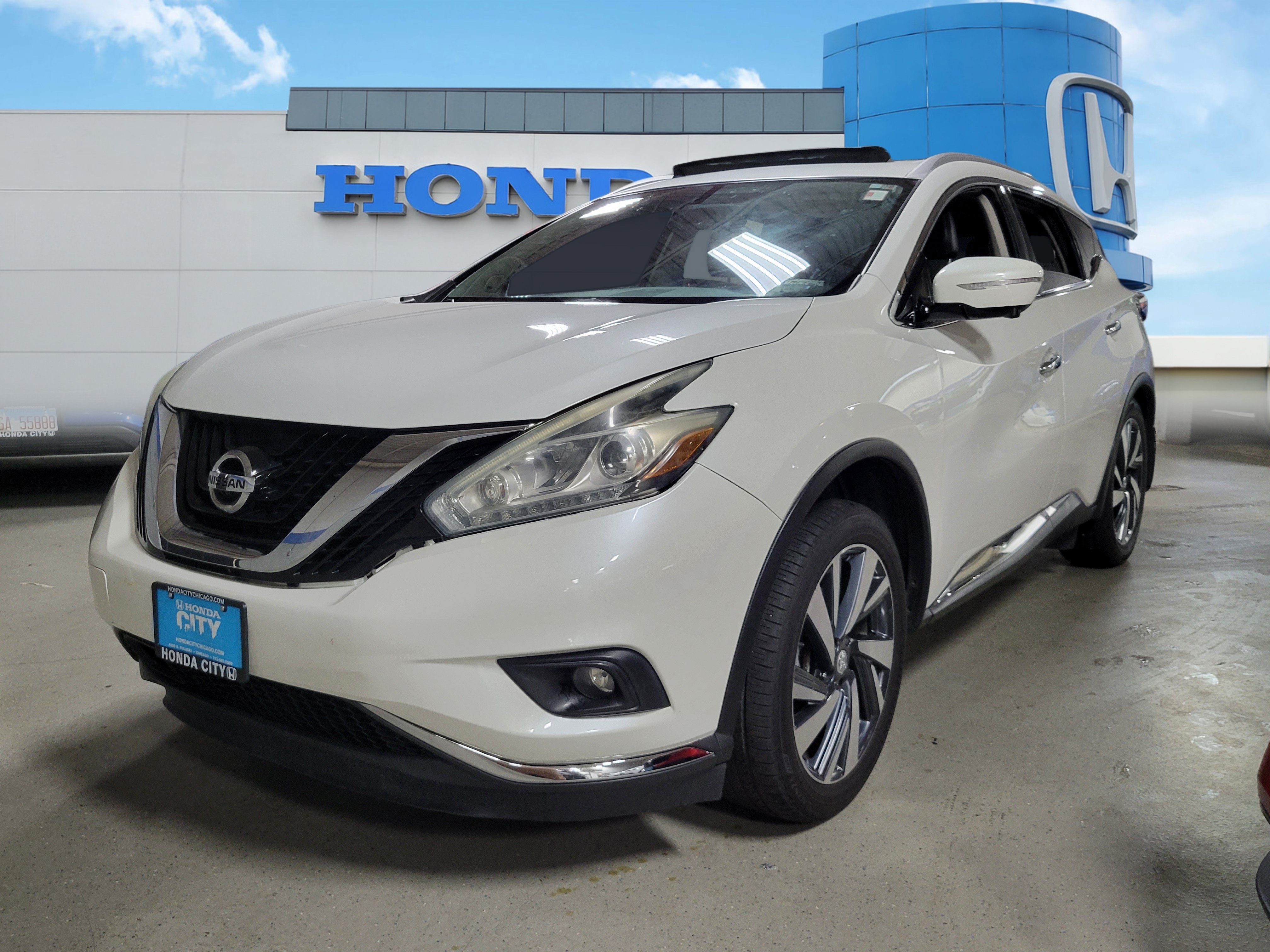 Used 2015 Nissan Murano Platinum w/ Platinum Technology Package FWD image 2